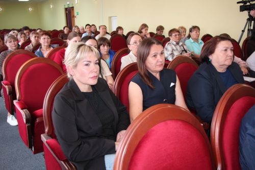 Собрание трудового коллектива Нурлатской ЦРБ прошла с участием министра и депутата