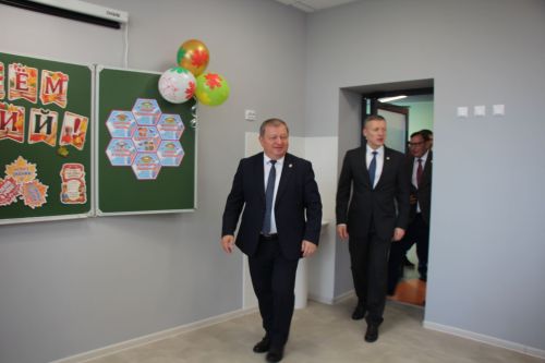 В Нурлате открыли школу № 4 с участием главы района и министра