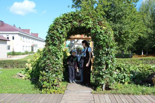 Нурлатның «Чишмәкәй» балалар бакчасында Убырлы карчыкка яңа өй төзегәннәр