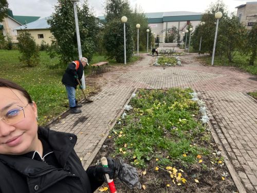 Волонтёры Нурлата провели субботник в сквере «Дуслык»