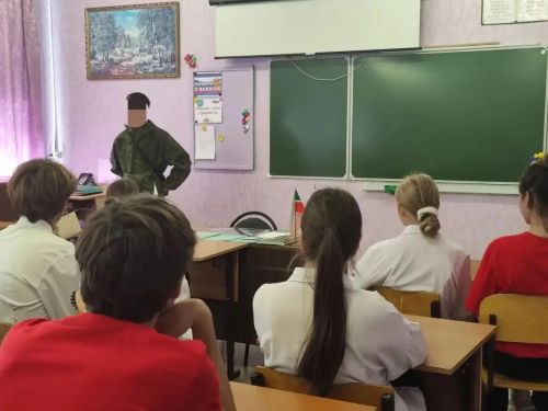 В Старо-Челнинской школе Нурлатского района прошла встреча с участником СВО