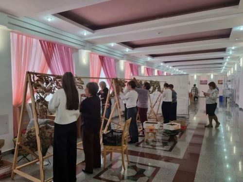 Нурлатские школьники сплели маскировочные сети для бойцов СВО