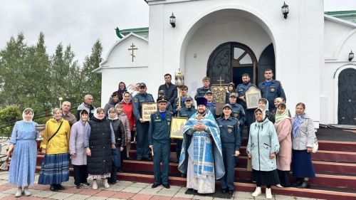 Пожарные Нурлата помолились у иконы «Неопалимая Купина» в Ильинском храме