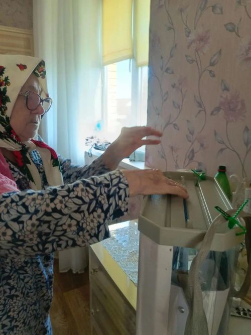 На участке в КДЦ «Грани» голосуют семьями и целыми поколениями