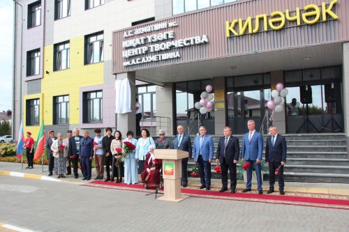 В Нурлате торжественно открыли мемориальную доску памяти Алмаза Ахметшина