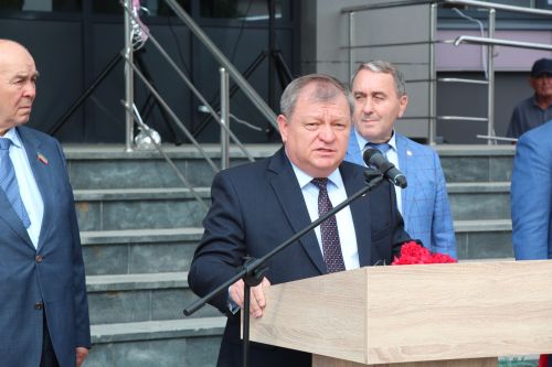 В Нурлате торжественно открыли мемориальную доску памяти Алмаза Ахметшина