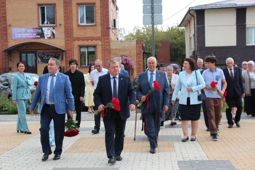 В Нурлате торжественно открыли мемориальную доску памяти Алмаза Ахметшина