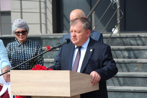 В Нурлате торжественно открыли мемориальную доску памяти Алмаза Ахметшина
