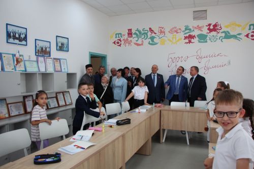 В Нурлате торжественно открыли мемориальную доску памяти Алмаза Ахметшина
