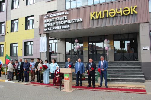 В Нурлате торжественно открыли мемориальную доску памяти Алмаза Ахметшина