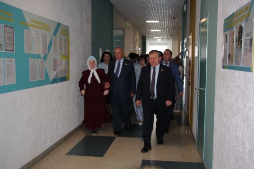 В Нурлате торжественно открыли мемориальную доску памяти Алмаза Ахметшина