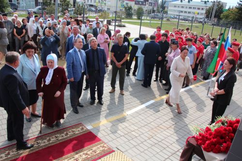 В Нурлате торжественно открыли мемориальную доску памяти Алмаза Ахметшина