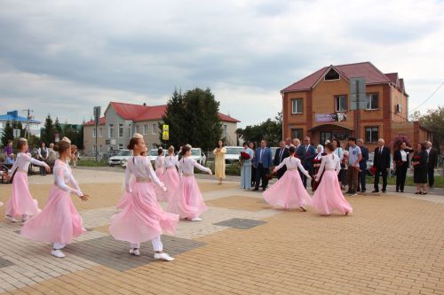 В Нурлате торжественно открыли мемориальную доску памяти Алмаза Ахметшина