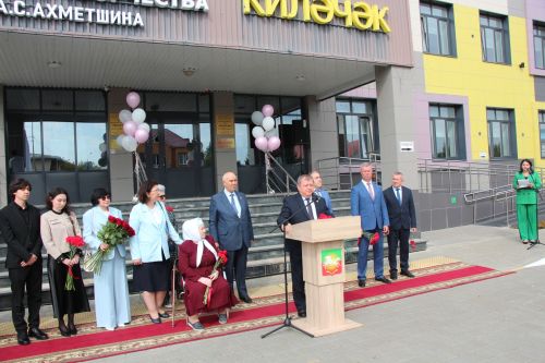 В Нурлате торжественно открыли мемориальную доску памяти Алмаза Ахметшина