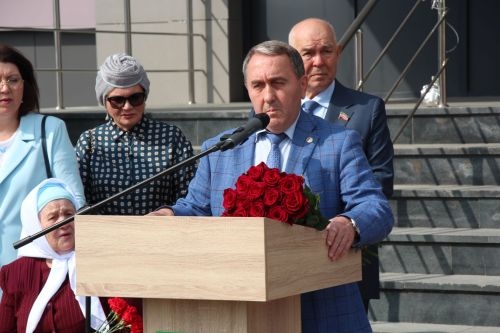 В Нурлате торжественно открыли мемориальную доску памяти Алмаза Ахметшина