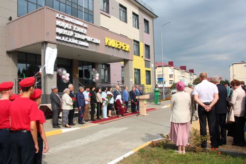 В Нурлате торжественно открыли мемориальную доску памяти Алмаза Ахметшина