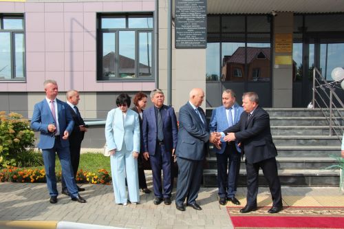 В Нурлате торжественно открыли мемориальную доску памяти Алмаза Ахметшина
