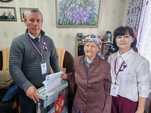 Нурлатские избиратели голосуют и на дому