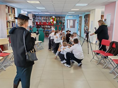 Школьники Нурлата отметили юбилей Чебурашки в библиотеке