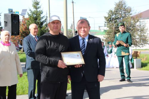 В Нурлате открылся обновленный сквер «Привокзальный»