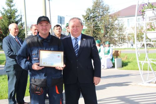 В Нурлате открылся обновленный сквер «Привокзальный»