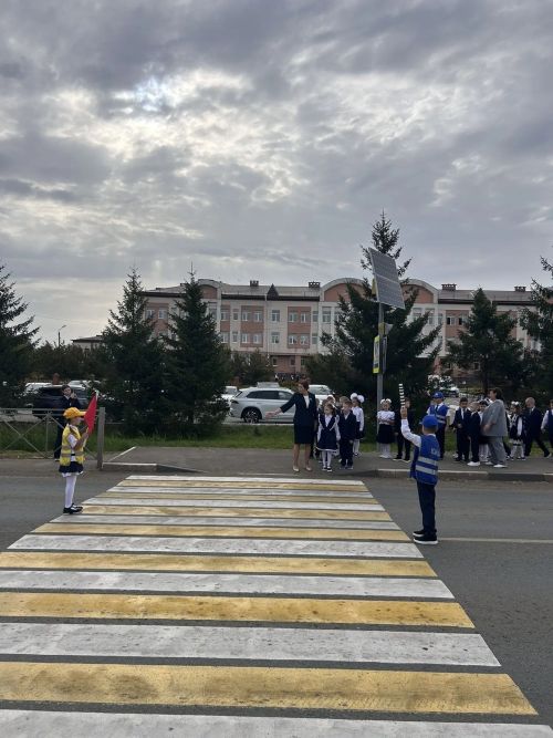 Юные инспекторы Нурлата обучили первоклассников правилам дорожного движения