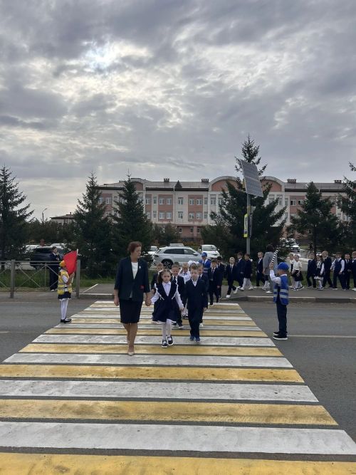 Юные инспекторы Нурлата обучили первоклассников правилам дорожного движения