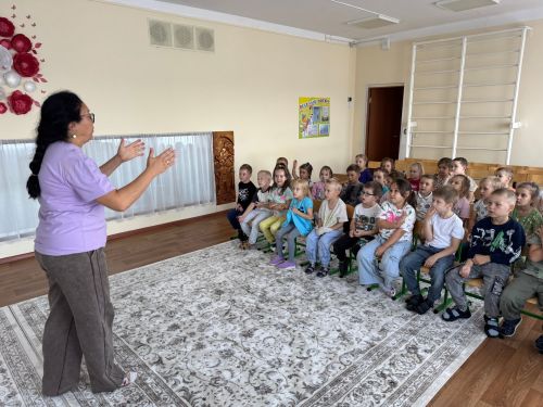 Юные инспекторы из Нурлата обучили дошколят правилам дорожного движения