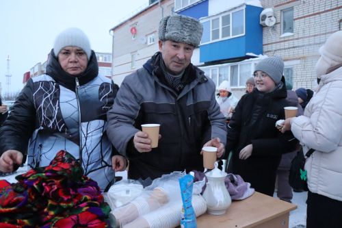 В Нурлате праздник «В нашем дружном дворе» дал старт зимнему фестивалю добрососедства «Курше»