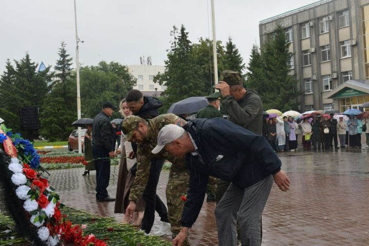 В Нурлате прошел митинг, посвященный Дню памяти и скорби