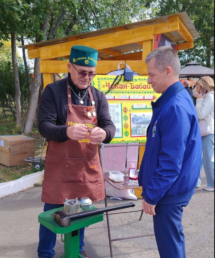 Чекан-бабай из Нурлата встретился с космонавтом Сергеем Рыжиковым