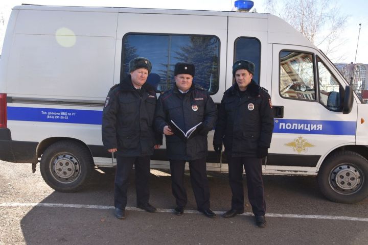Участковые полиции Нурлатского района отмечают профессиональный праздник