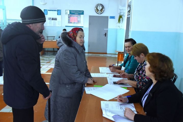 В селе Елаур Нурлатского района в первой половине дня на референдуме по самообложению проголосовало 50% человек