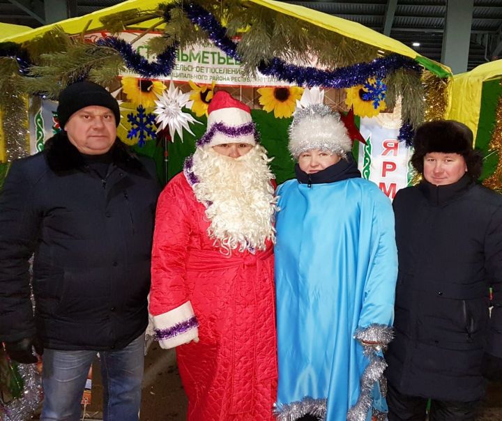 Нурлатцы принимают участие в предновогодней праздничной ярмарке в столице республики