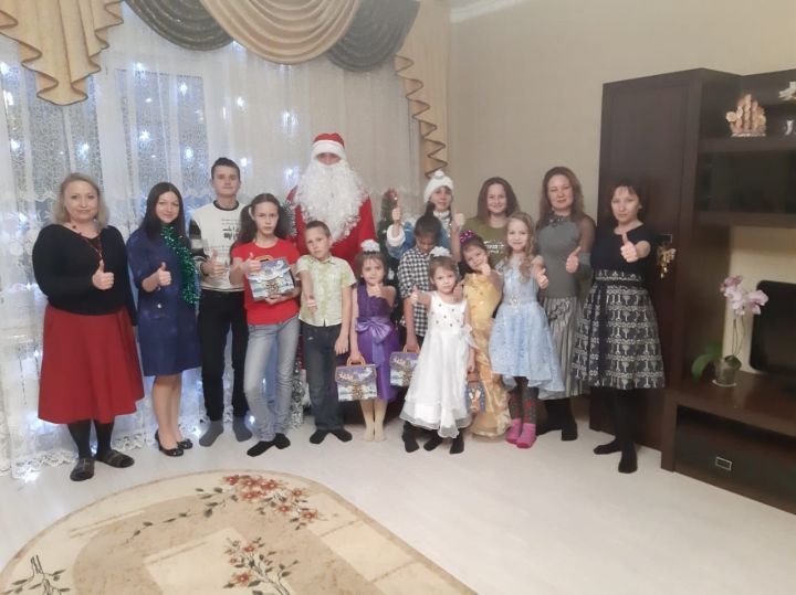 Нурлатский филиал "БТИ Республики Татарстан" поздравил с Новым годом детей