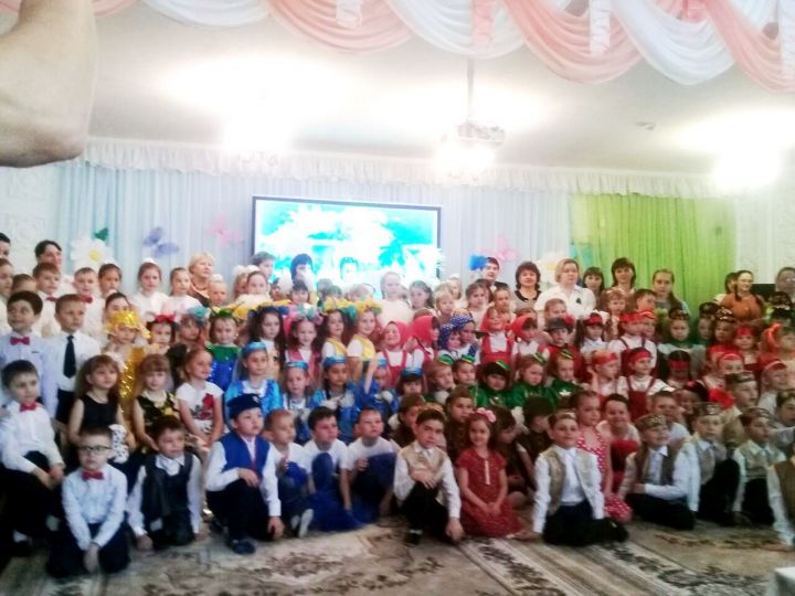 В Нурлате проходит районный фестиваль детского творчества «Мир детства»