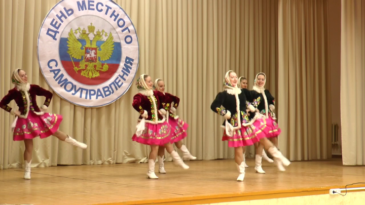 Бүләкләр-район җитәкчелегеннән, концерт - Новосибирск артистларыннан