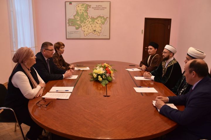 Руководитель исполкома Нурлатского района Алмаз Ахметшин провел благотворительный ифтар