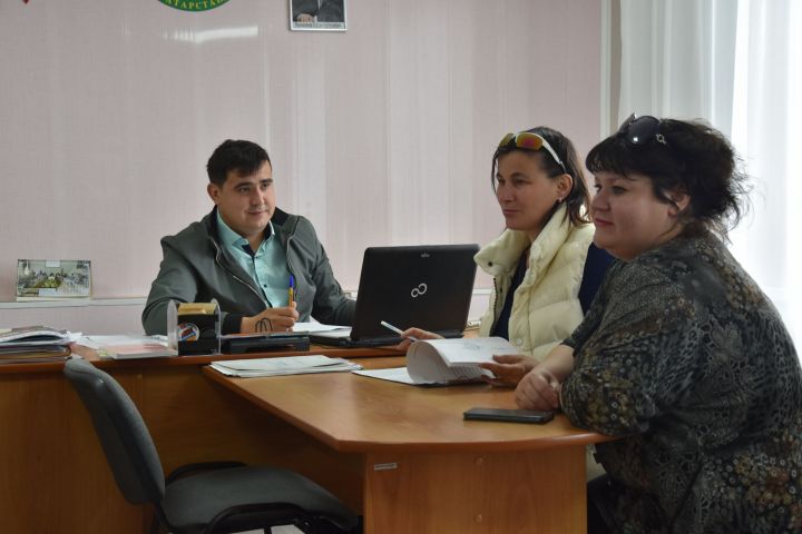 В сельских поселениях Нурлатского района продолжается борьба с должниками