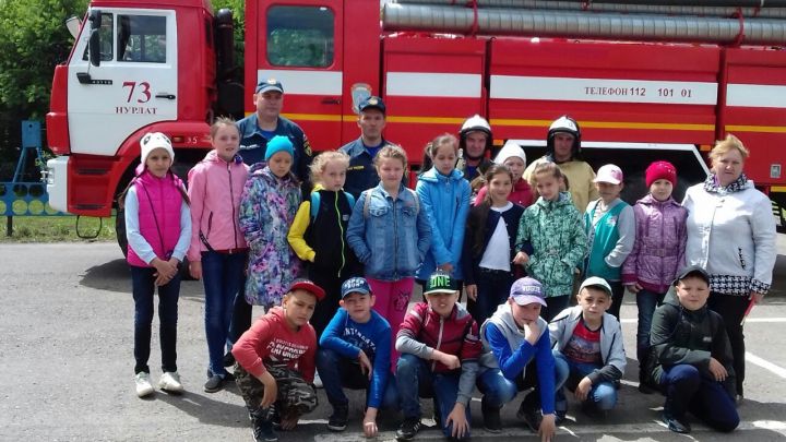 Школьники города Нурлат ознакомились с буднями пожарно - спасательной части