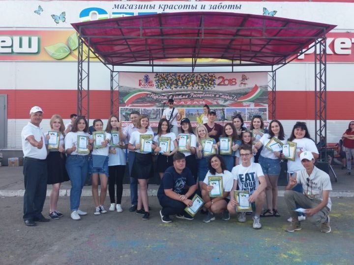 В День молодежи активисты Нурластского местного отделения «Молодой гвардии» получили подарки
