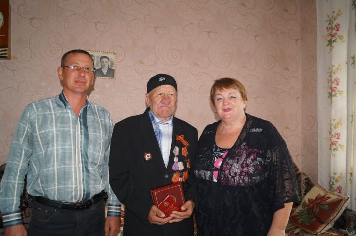Житель деревни Новая Амзя Мубаракзян Галимзянович Фасахов удостоен медали "За доблестный труд"