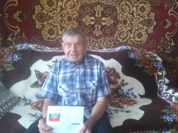 Труженика тыла из Нурлата с 90-летним юбилеем поздравили письмом Путина