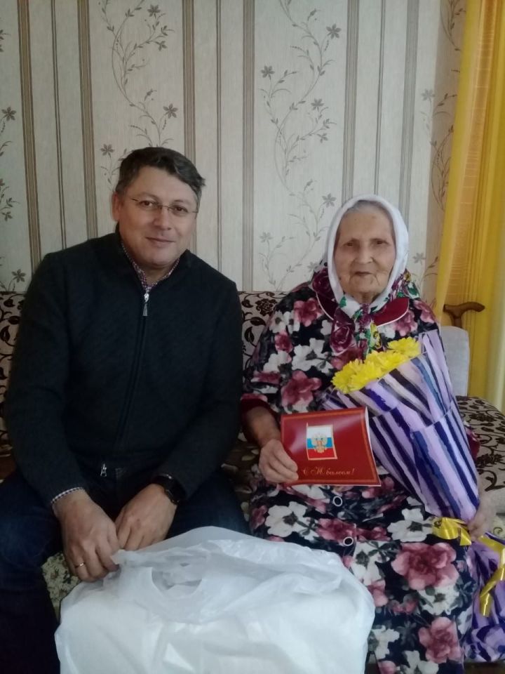 Жительнице города Нурлат исполнилось 90 лет