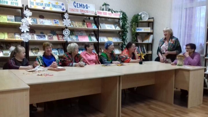 В Старочелнинской сельской библиотеке прошли Рождественские посиделки