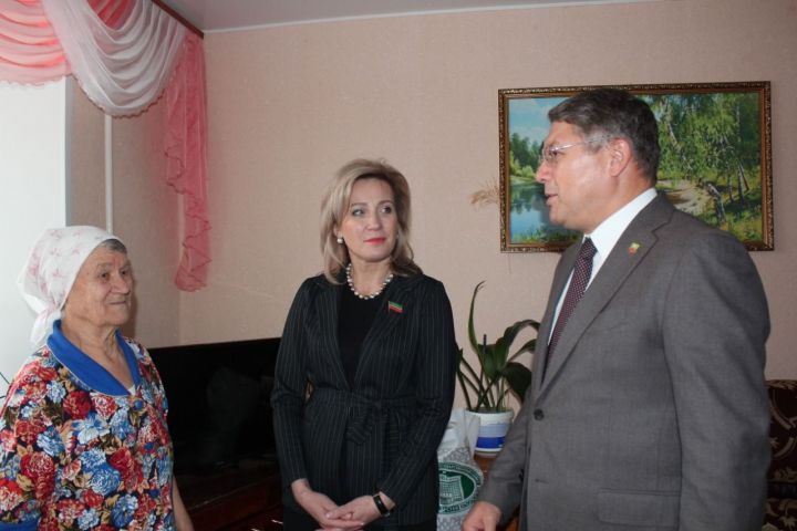 Людмила Рыбакова в ходе визита в Нурлат посетила поликлинику Нурлатской ЦРБ