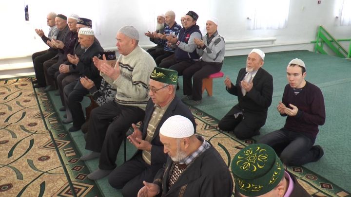 Казый Южного региона Татарстана Равиль хазрат Зуферов провел встречу с мусульманами Нурлатского района
