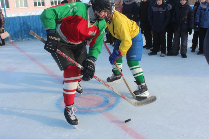 Сегодня на базе Фомкинской школы прошел хоккейный турнир, посвященный 30-летию вывода Советских войск из Афганистана