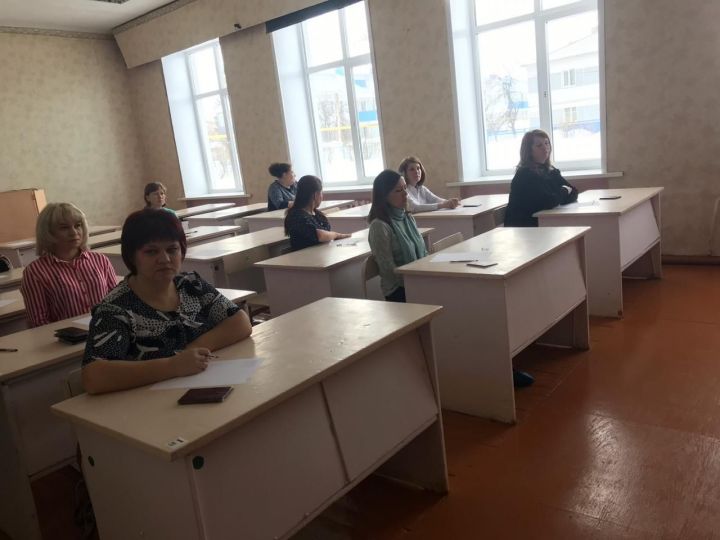 В Нурлате родители старшеклассников сдали ЕГЭ по русскому языку