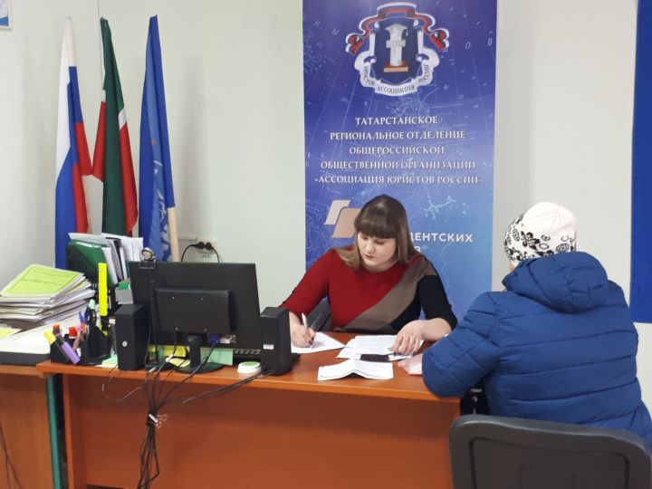 Нурлатцы получили бесплатную юридическую помощь в общественной приемной местного отделении партии «Единая Россия»